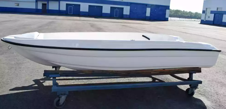 Стеклопластиковая лодка Пингвин (тримаран) в Северске