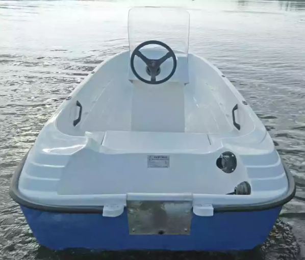 Стеклопластиковая лодка Пингвин с консолью (тримаран) в Северске