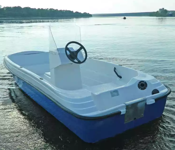 Стеклопластиковая лодка Пингвин с консолью (тримаран) в Северске