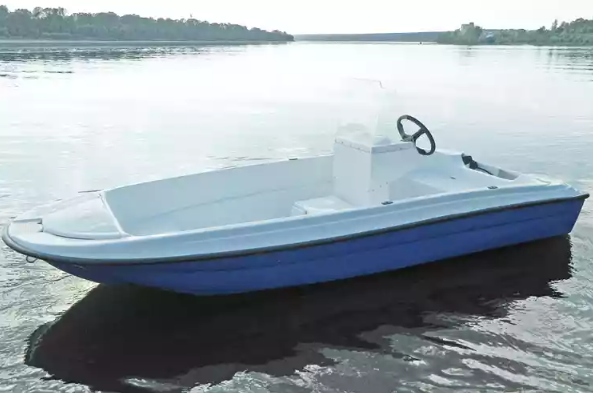 Стеклопластиковая лодка Пингвин с консолью (тримаран) в Северске