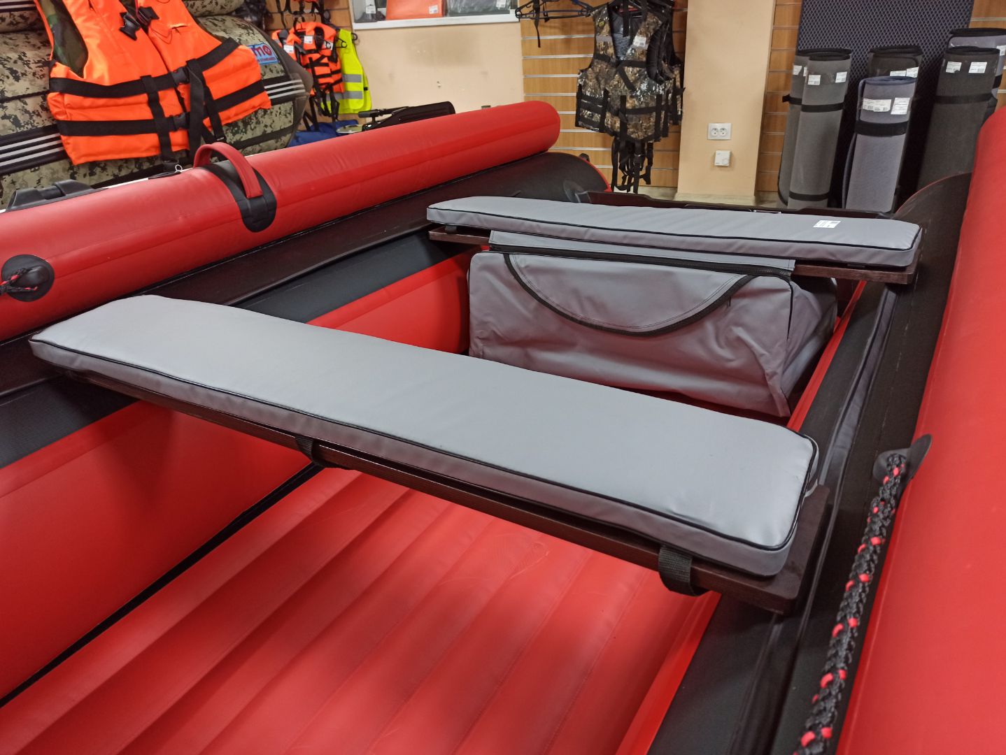 КОМПЛЕКТ МЯГКИХ НАКЛАДОК С СУМКОЙ ДЛЯ ЛОДОК 90Х20 СЕРЫЙ в Северске