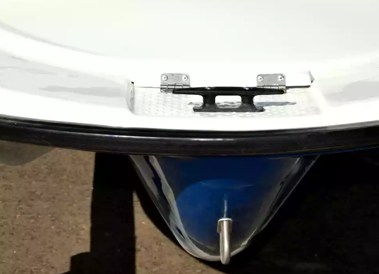 Стеклопластиковая лодка Пингвин с консолью (тримаран) в Северске