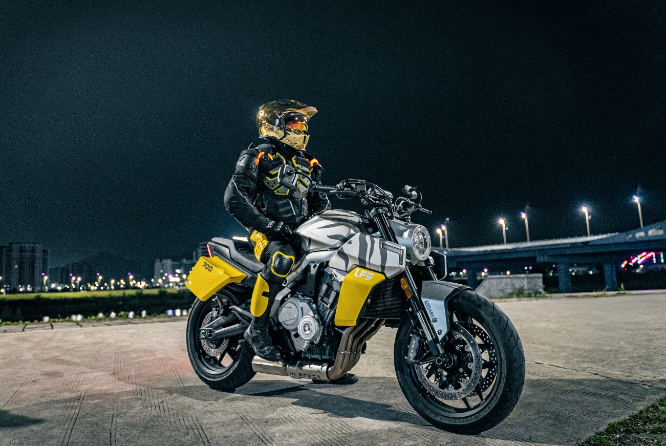 Мотоцикл Benda LFS 700 в Северске