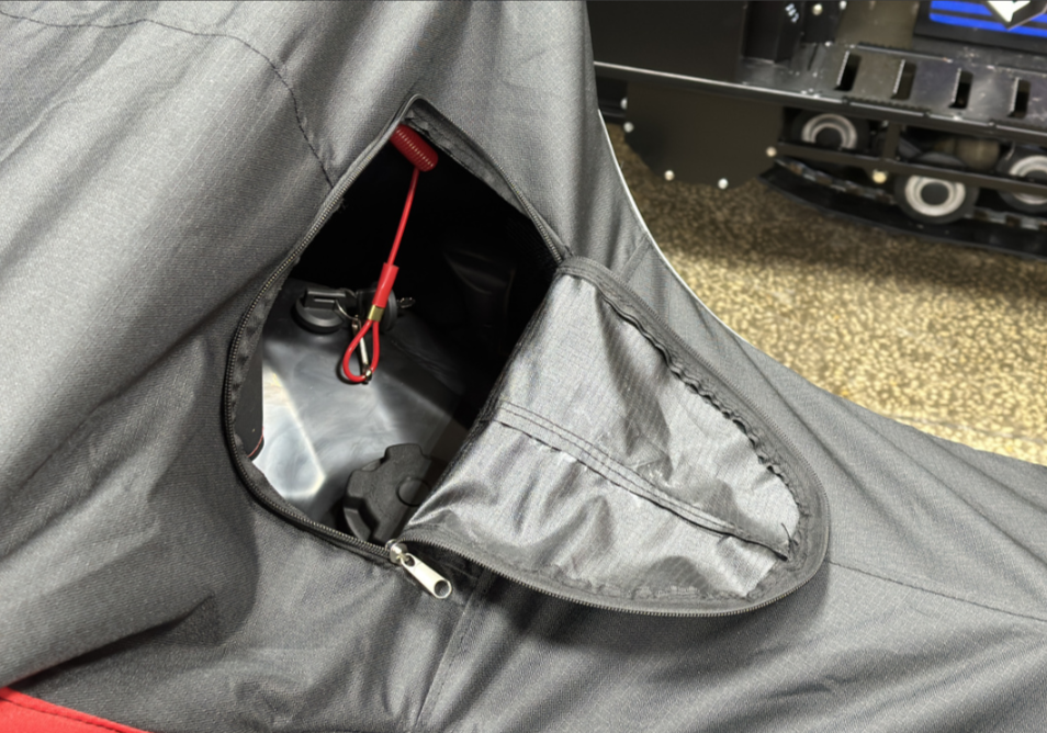 Чехол транспорт. снегохода IKUDZO HUNTER черно-красный Оксфорд ПРЕМИУМ качества с лого IKUDZO в Северске