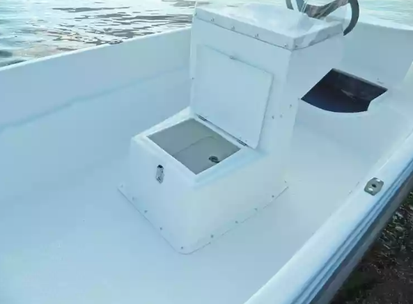 Стеклопластиковая лодка Пингвин с консолью (тримаран) в Северске