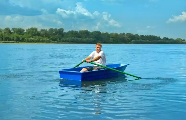 Стеклопластиковая лодка Малютка в Северске