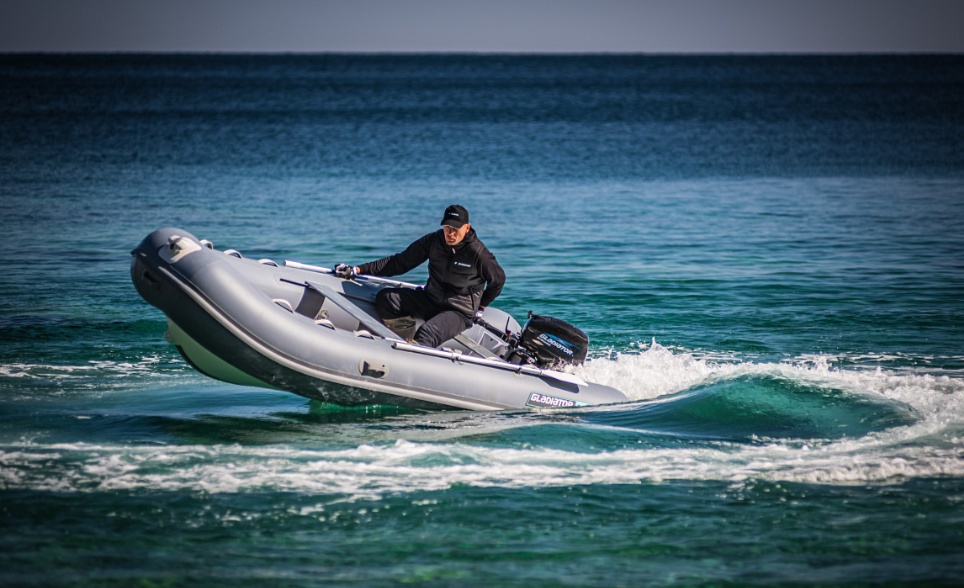 Лодка GLADIATOR RIB380AL в Северске