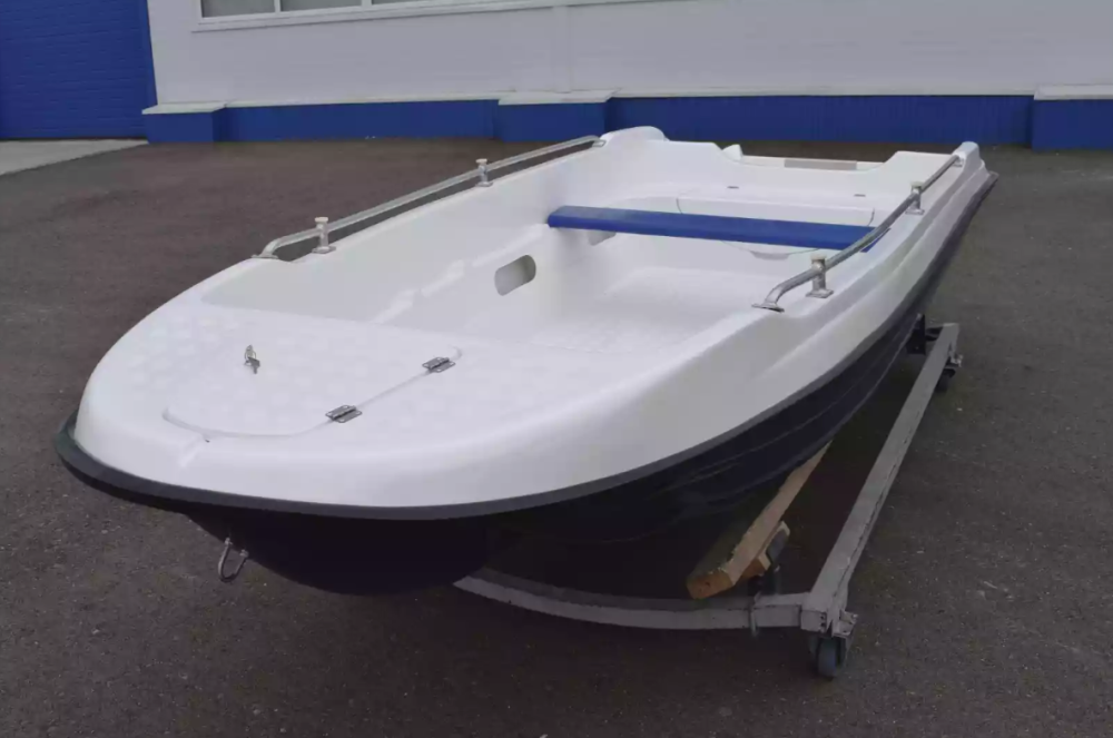 Стеклопластиковая лодка Пингвин New (тримаран) в Северске